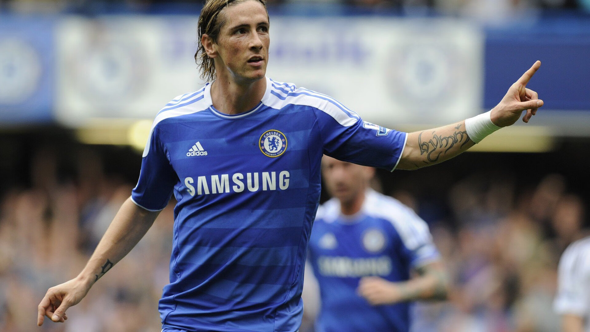 _场馆内外：运动员的日常训练与休闲时刻_，运动员训练场景