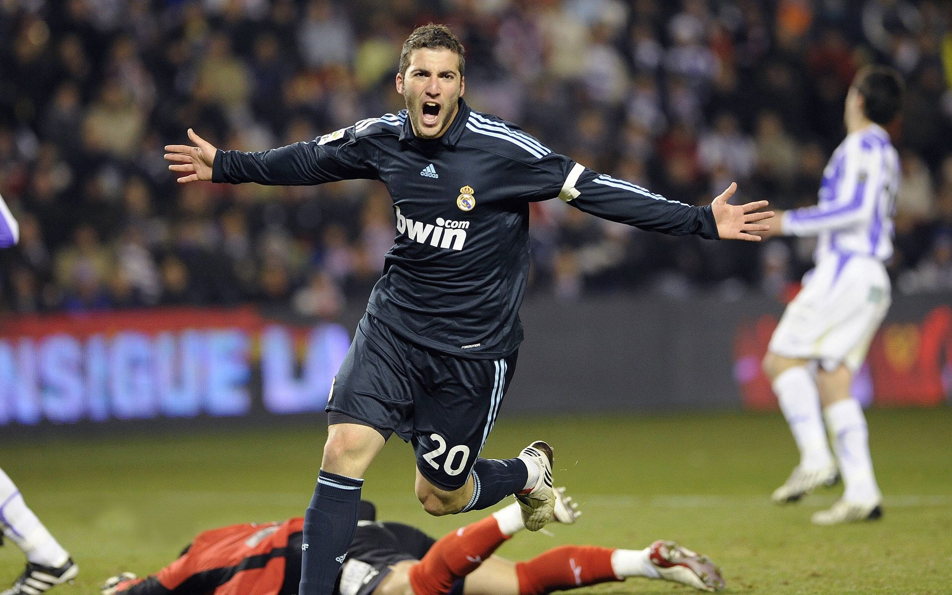 《电竞解说行业：从专业到娱乐的黄金转型》，电竞解说的工作内容有哪些